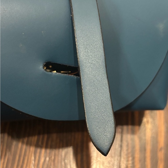 Pelle NWOT women’s Leather Made In Italy Shoulder Bag With Belt Chain Strap Blue - Picture 6 of 6